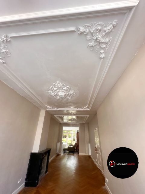 Dit mooie plafond mogen spuiten in een historisch pand in Delft. Kijk voor meer informatie bij ons op de website www.latexverfspuiter.nl